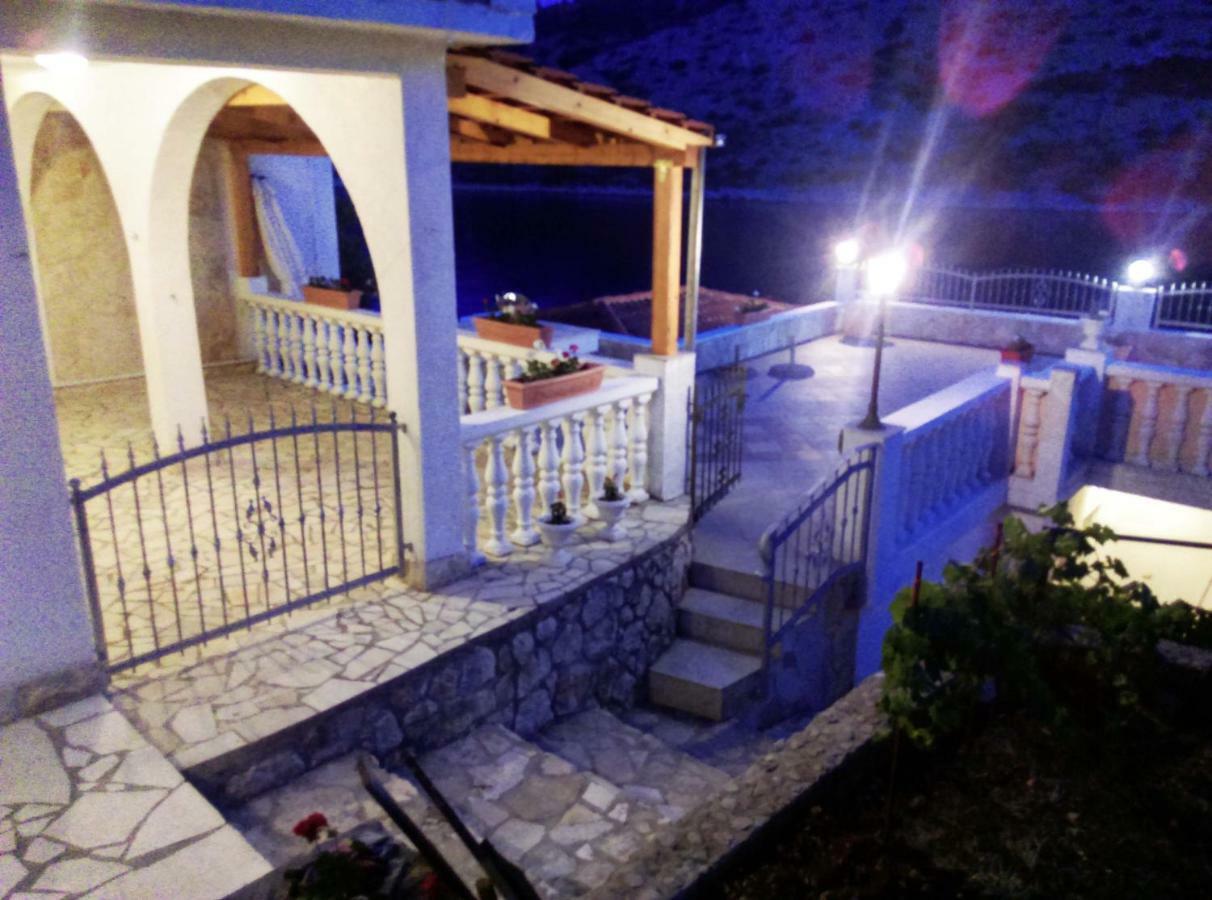 Apartments Carmen Vinišće Exterior foto